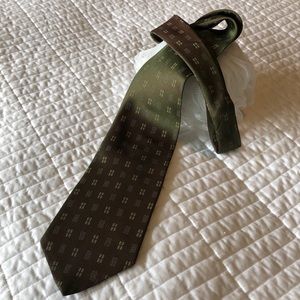 Claiborne men’s 100% silk tie